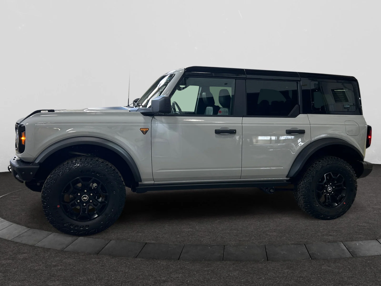 New 2026 Avalanche Grey Ford Badlands image 2