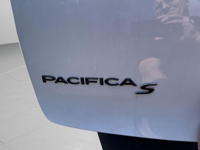 New 2026 Bright White Clear-Coat Exterior Paint Chrysler Select image 34