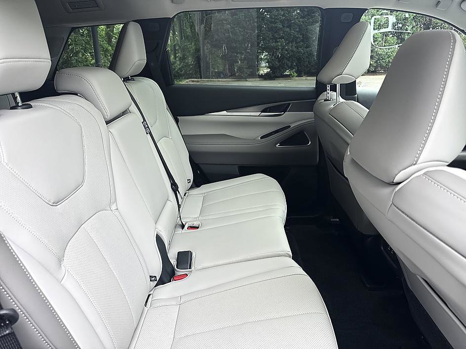 New 2027 MINERAL BLACK INFINITI LUXE image 22