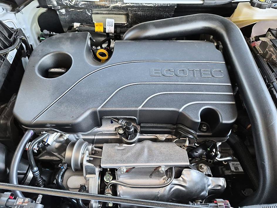 New 2026 Polar White Tricoat Chevrolet ACTIV image 37