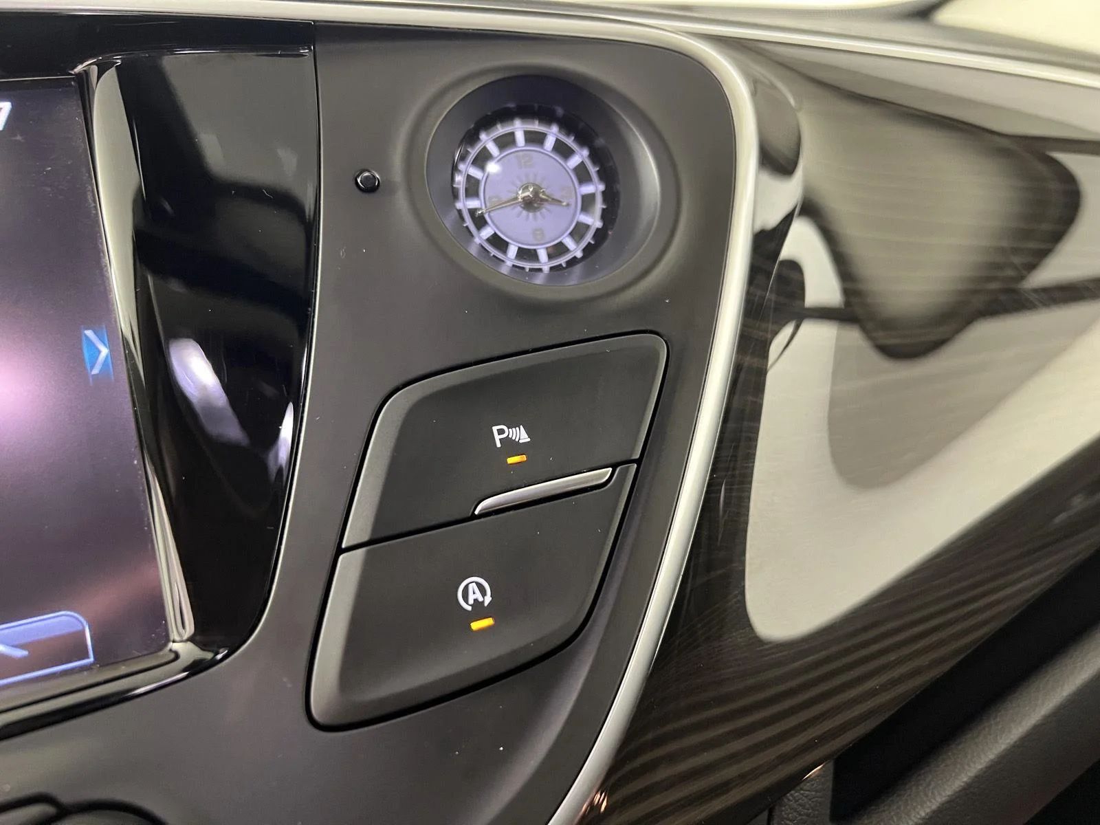Used 2020 Ebony Twilight Metallic Buick Essence image 25
