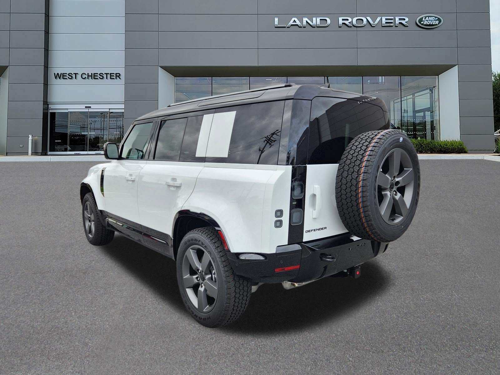 New 2026 Fuji White LAND ROVER X-Dynamic SE image 3