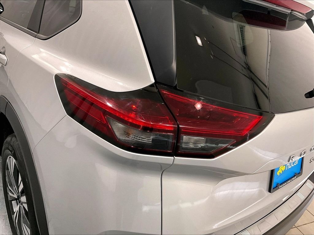 Used 2023 Silver Nissan SV image 33