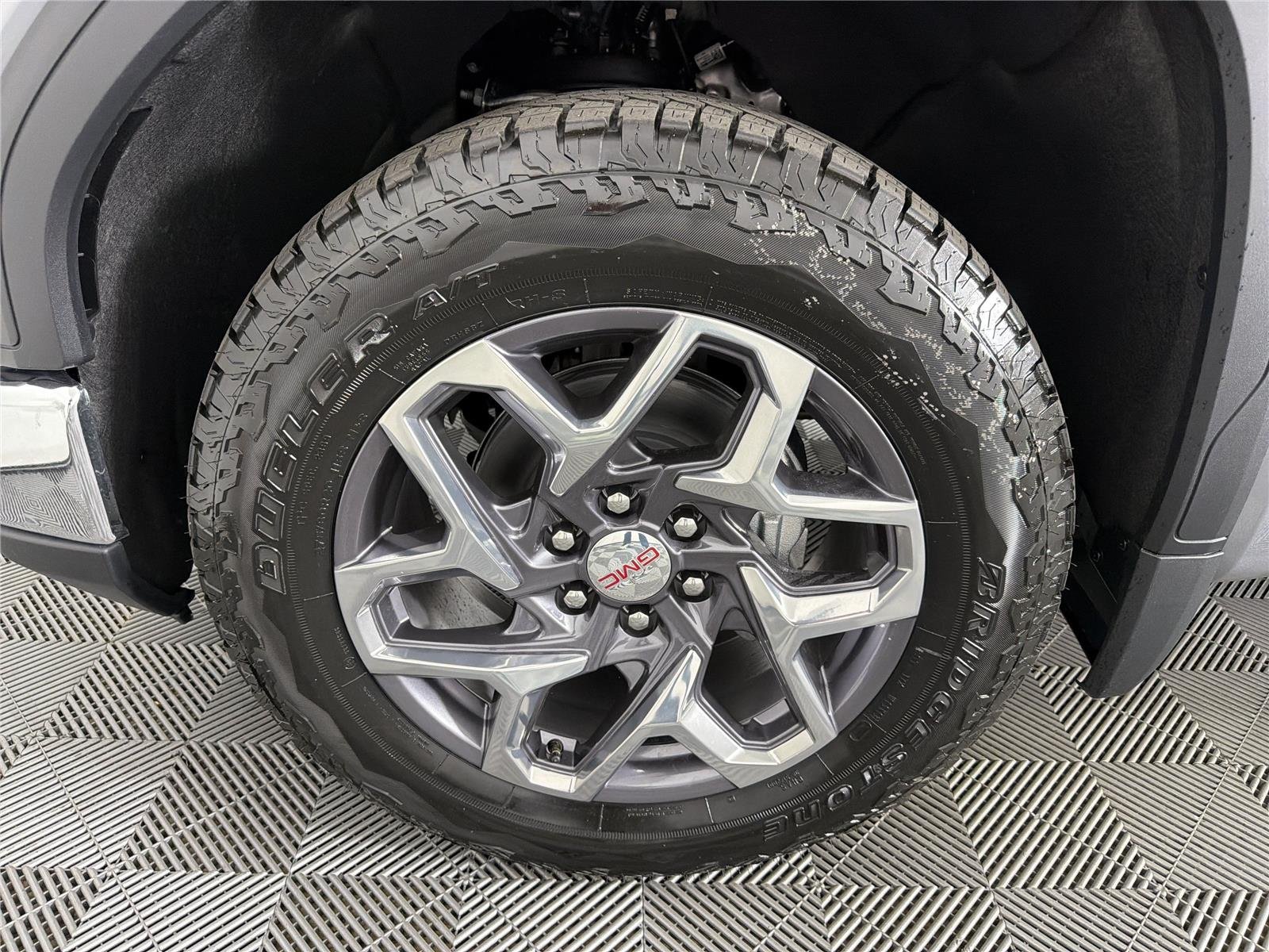 2026 GMC Sierra 1500 SLT - Photo 9