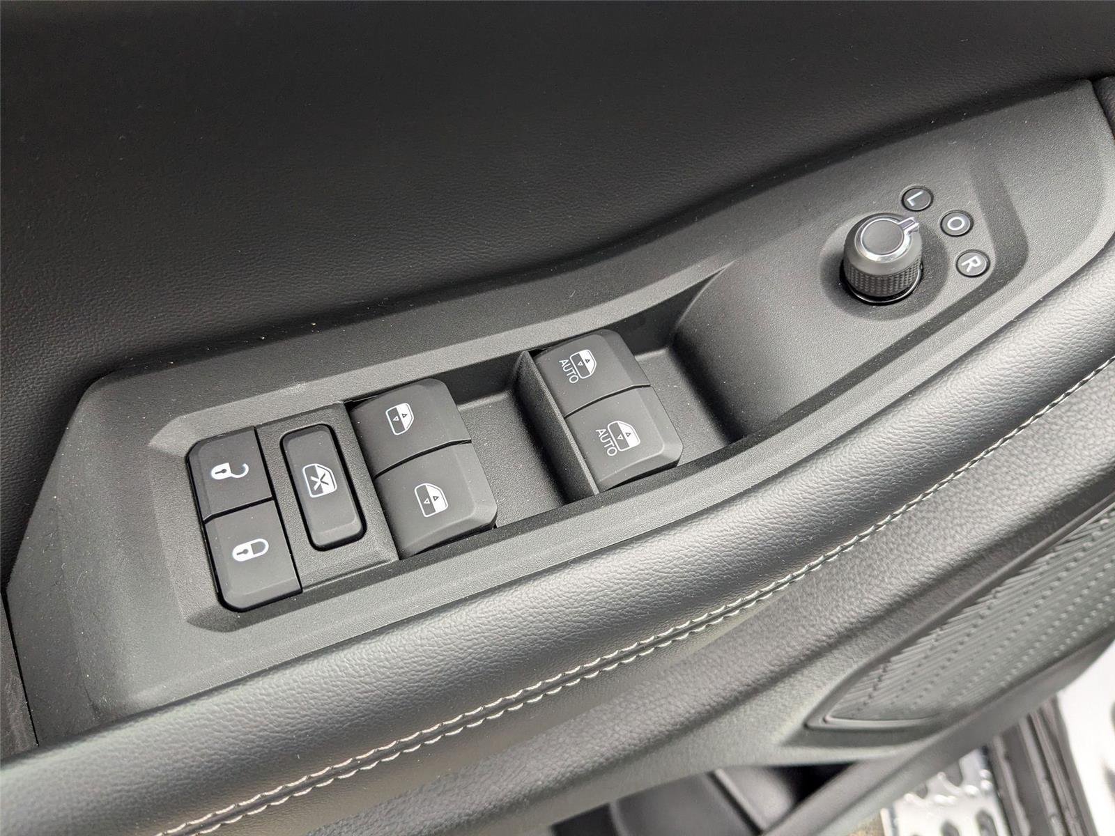 Used 2025 Baltic Gray Metallic Clearcoat Jeep Limited image 13