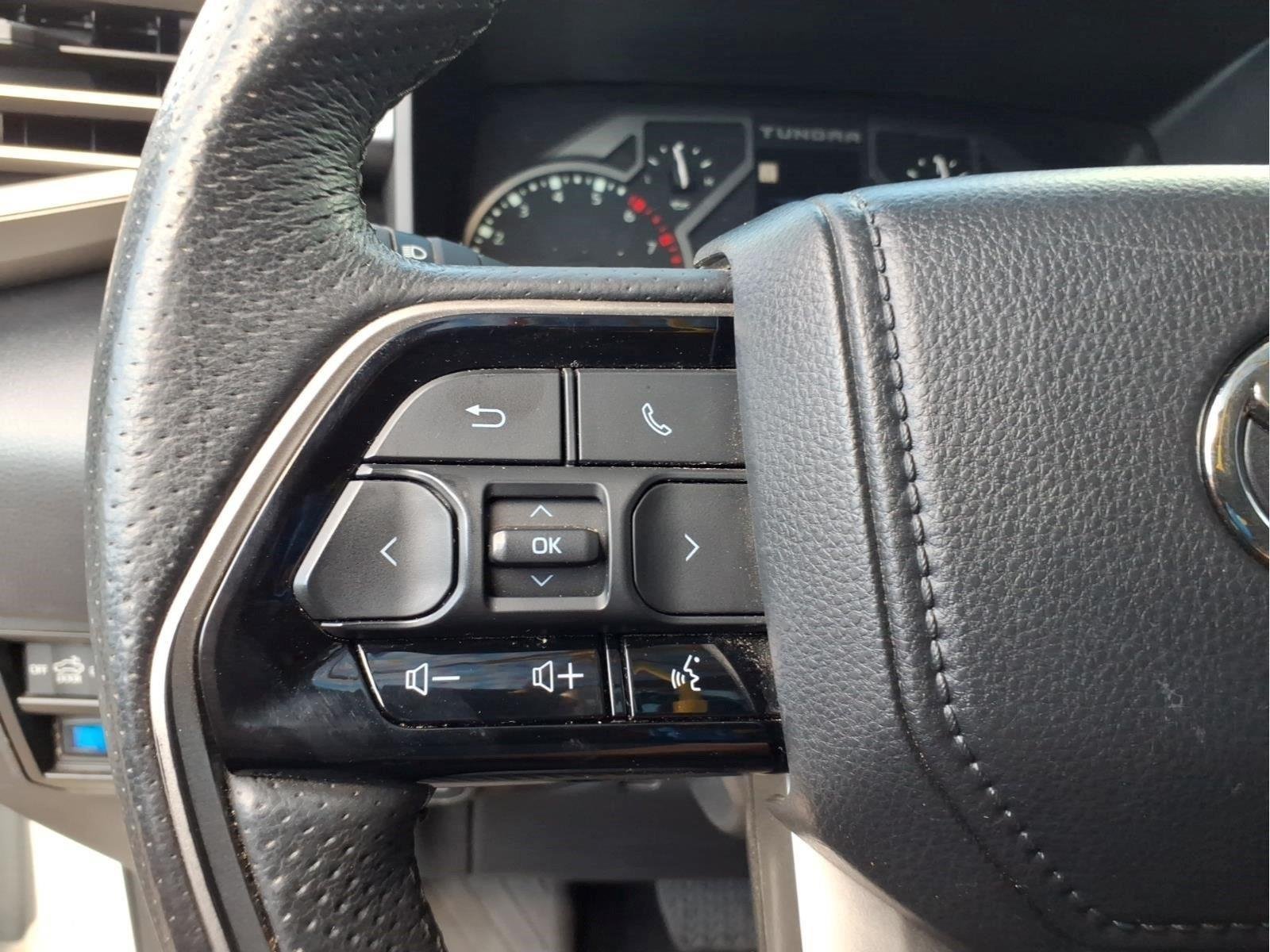 Used 2023 Ice Cap Toyota SR5 image 21