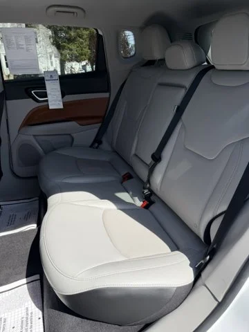 Used 2022 Bright White Clearcoat Jeep Limited image 12
