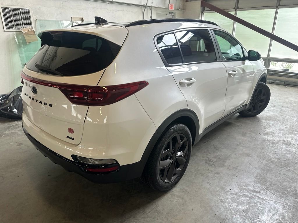 Used 2022 White Kia Nightfall image 5