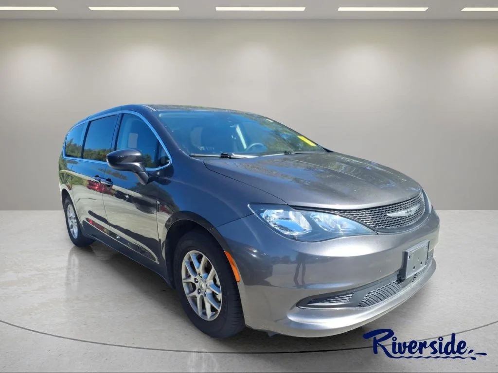 2023 Chrysler Voyager