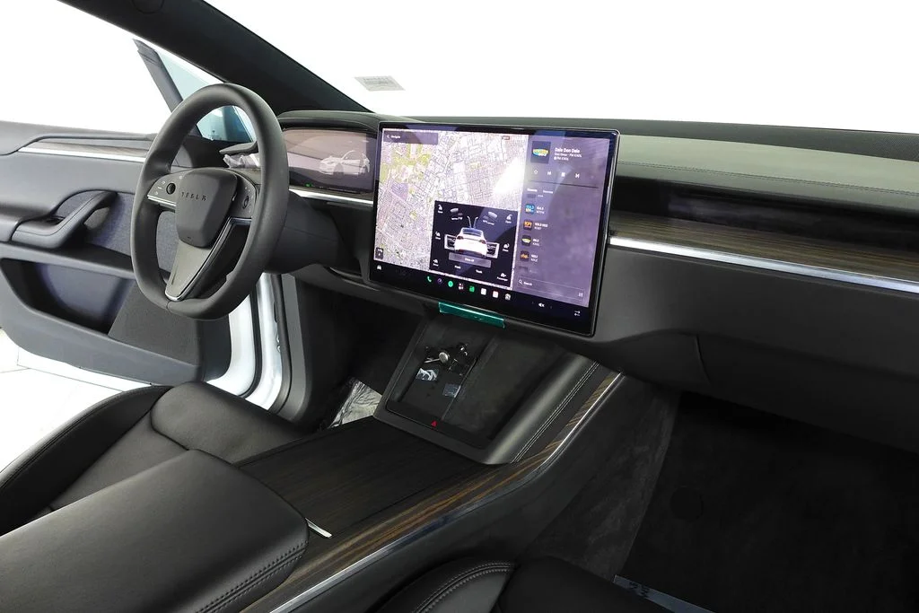 Used 2024  Tesla Base image 13