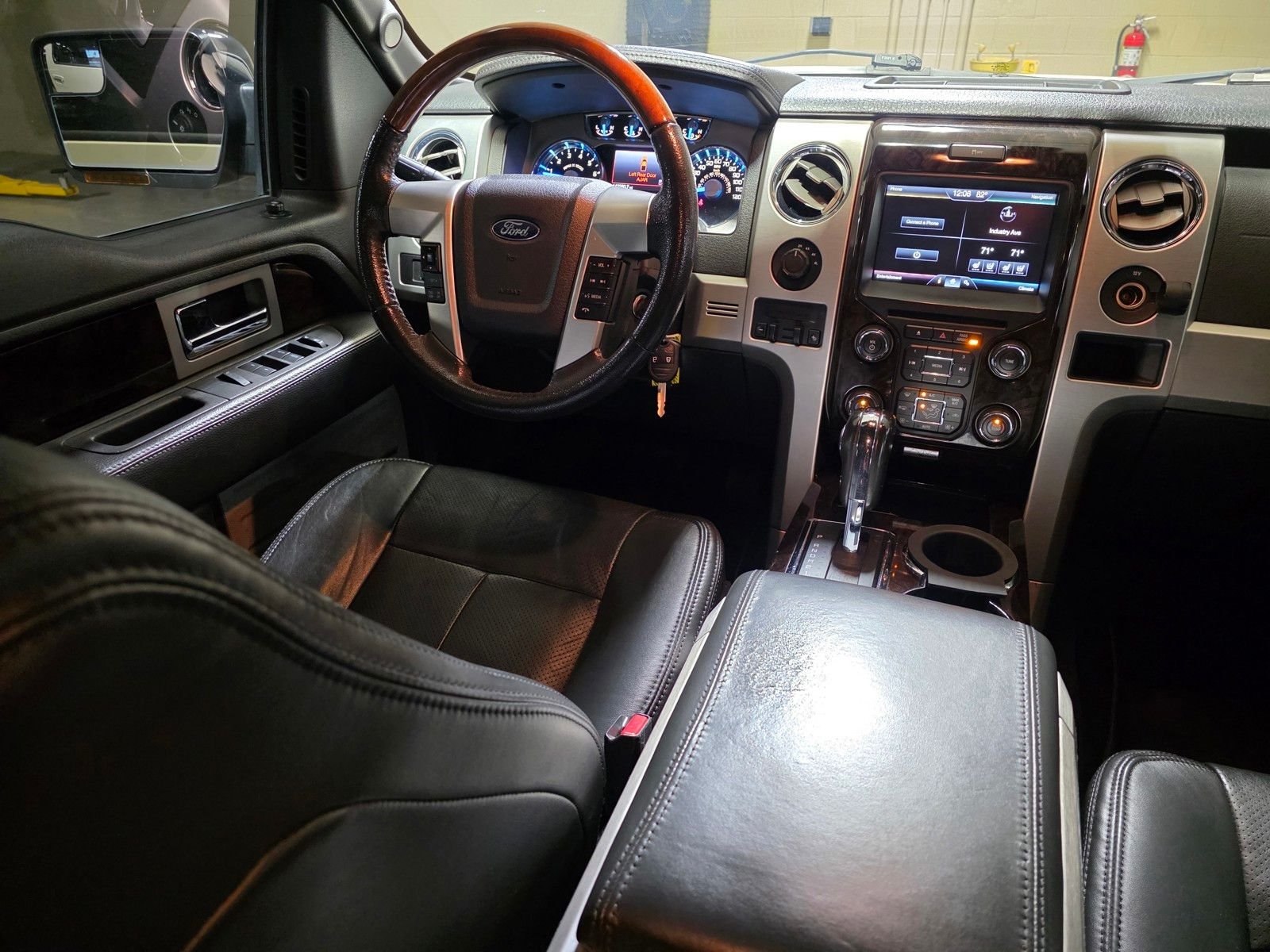 Used 2013 White Platinum Clearcoat Metallic Ford Platinum image 15