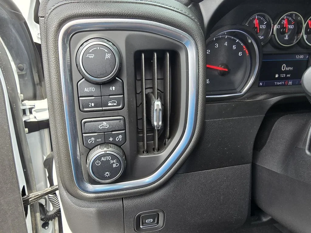 Used 2019 Summit White Chevrolet LT image 17