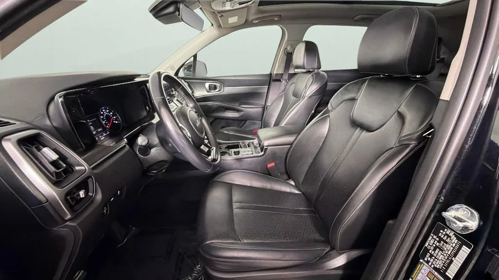 Used 2023 Black Kia S image 17