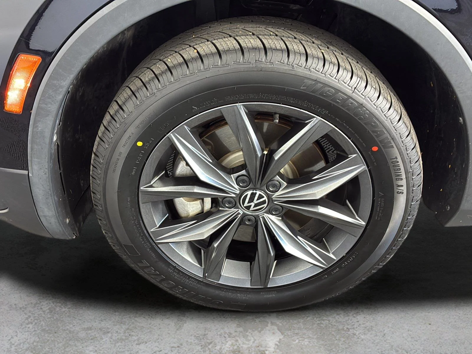 Used 2023  Volkswagen SE image 11