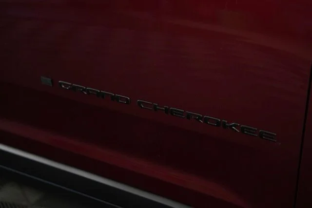 New 2025 Velvet Red Pearl-Coat Exterior Paint Jeep Altitude X image 41