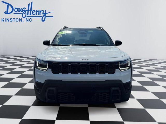 New 2026 Bright White Clear-Coat Exterior Paint Jeep Overland image 8