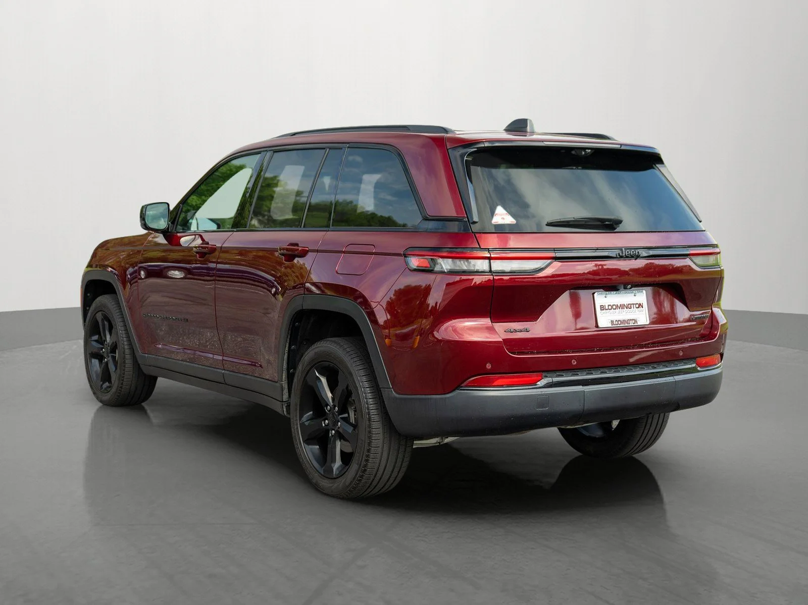 Used 2024 Velvet Red Pearlcoat Jeep Limited image 5