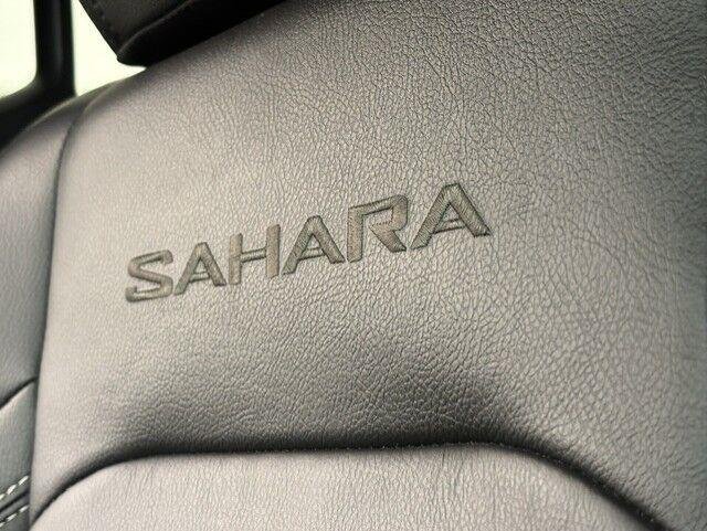 Used 2021 Granite Crystal Metallic Clearcoat Jeep Unlimited Sahara image 7