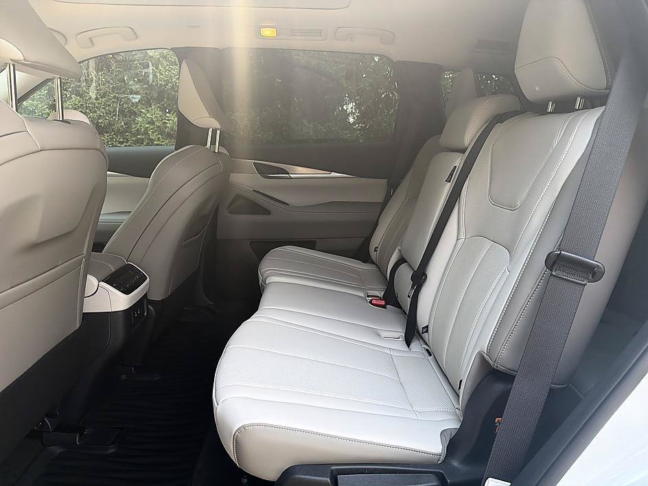 New 2027 Radiant White INFINITI PURE image 13