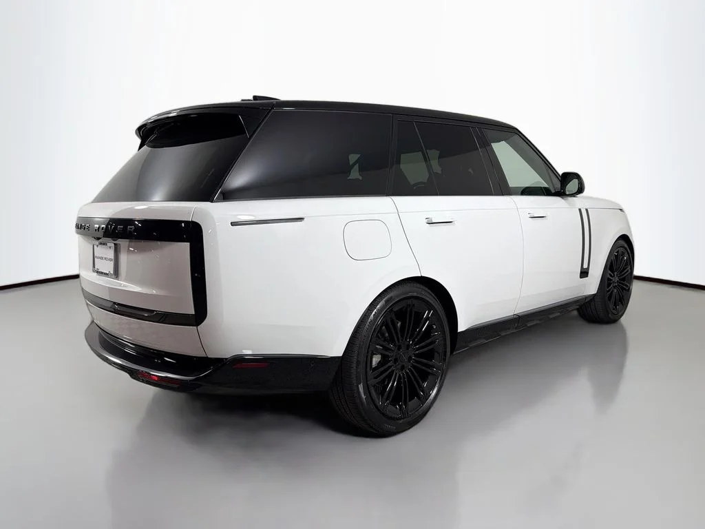New 2026 Fuji White Land Rover SE image 5