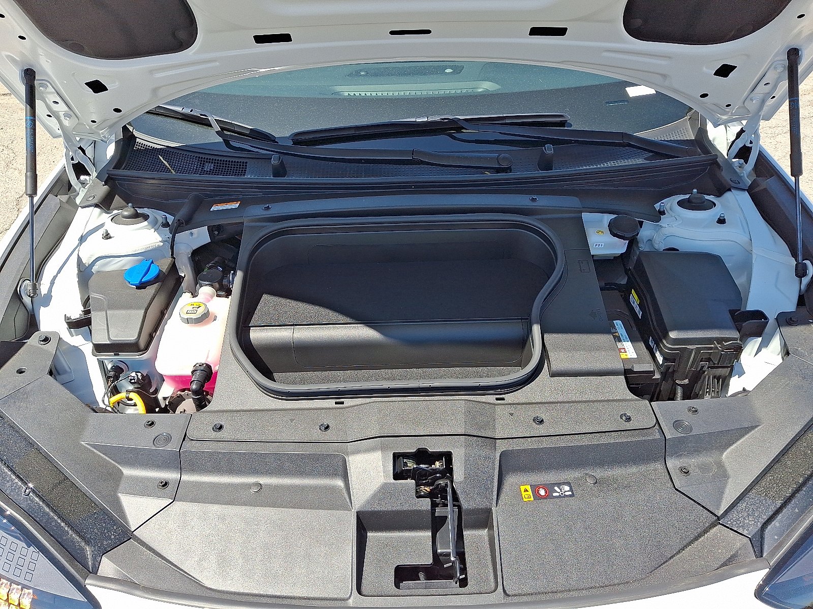 2025 Hyundai IONIQ 6 SE - Photo 22