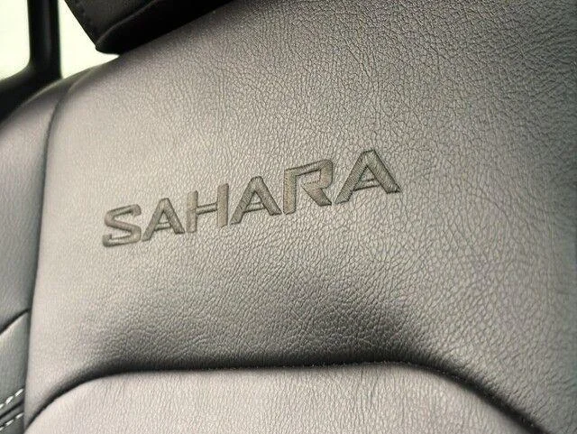 Used 2021 Granite Crystal Metallic Clearcoat Jeep Unlimited Sahara image 7