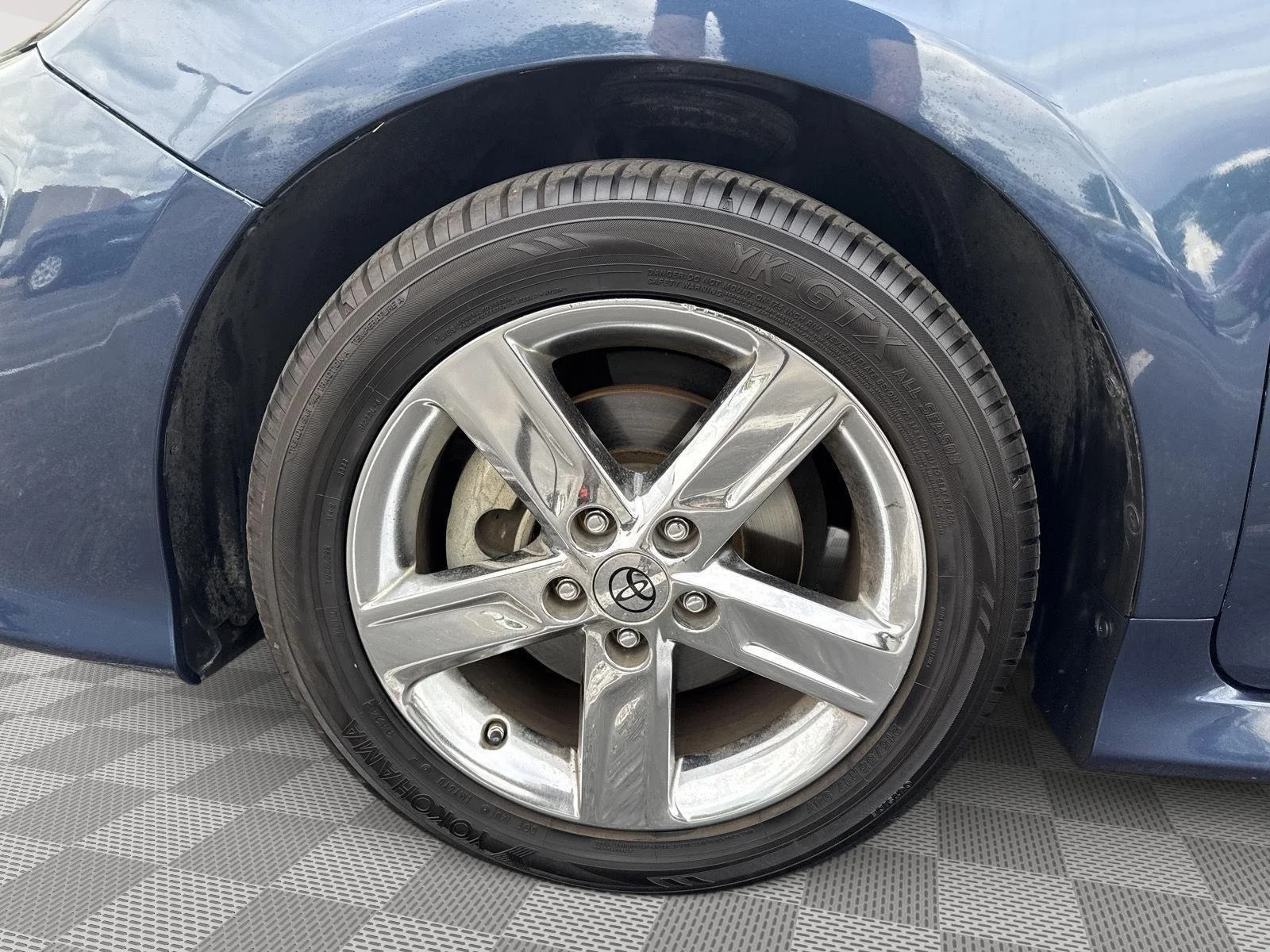 Used 2013 Magnetic Gray Metallic Toyota SE image 16