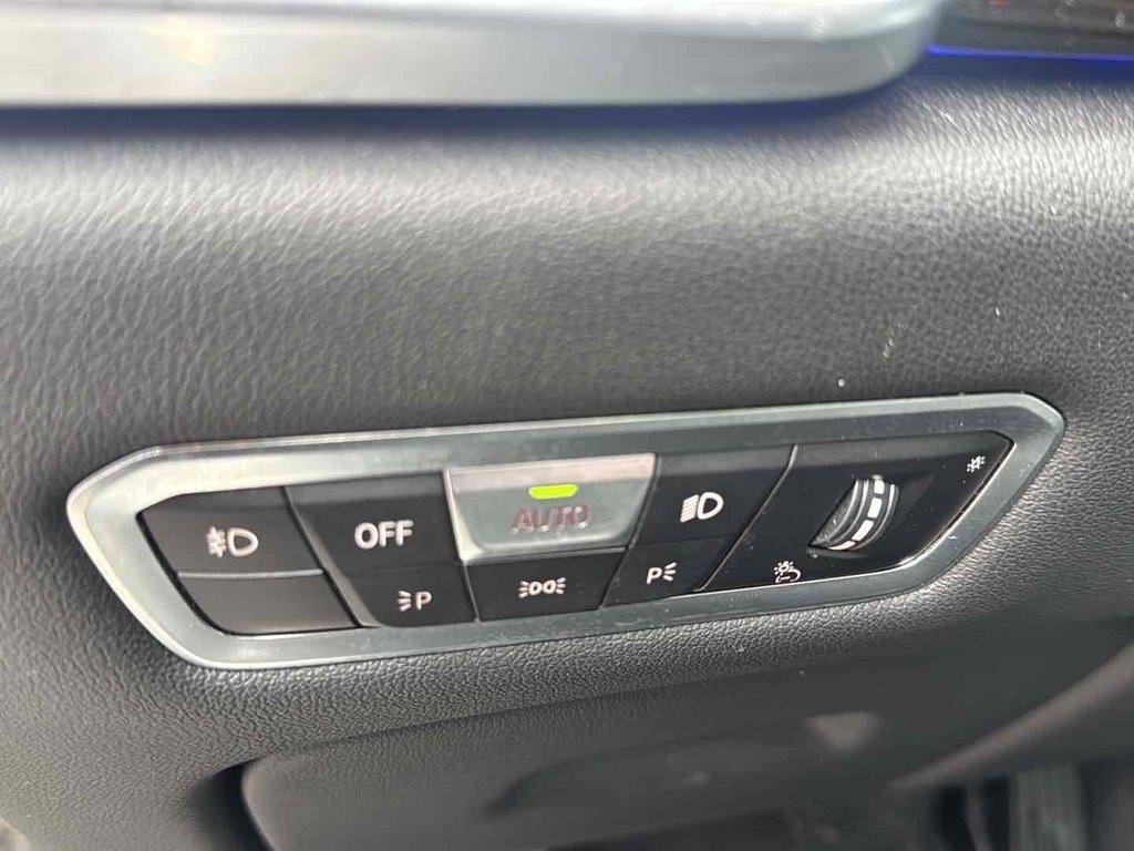 Used 2019 Black Sapphire Metallic BMW xDrive40i image 32