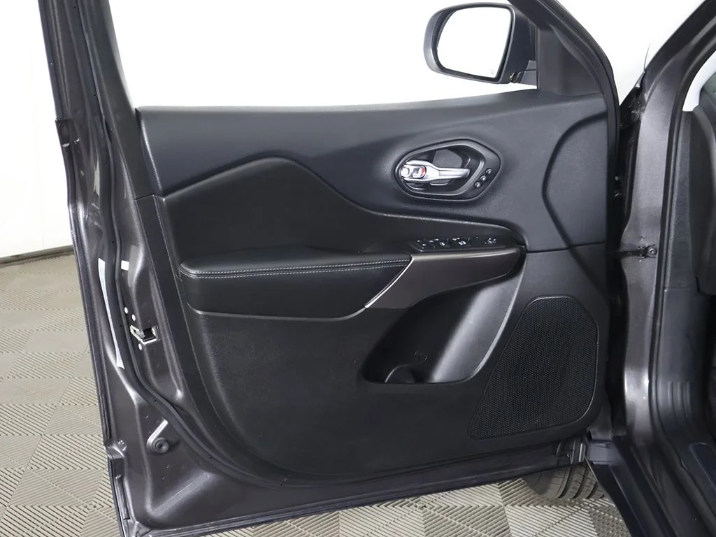 Used 2019 Gray Jeep Limited image 24