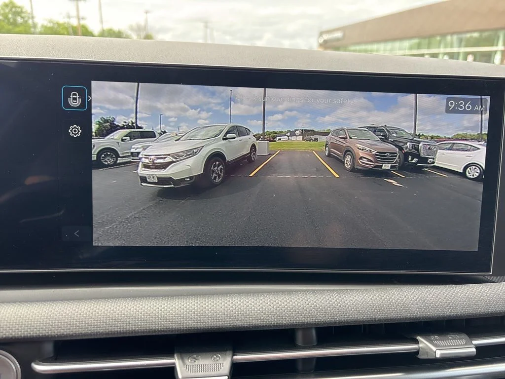 Used 2025 Gray Hyundai SEL Convenience image 26