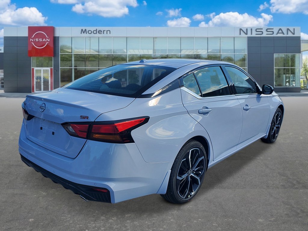 New 2026 Gray Sky Pearl Nissan SR image 4
