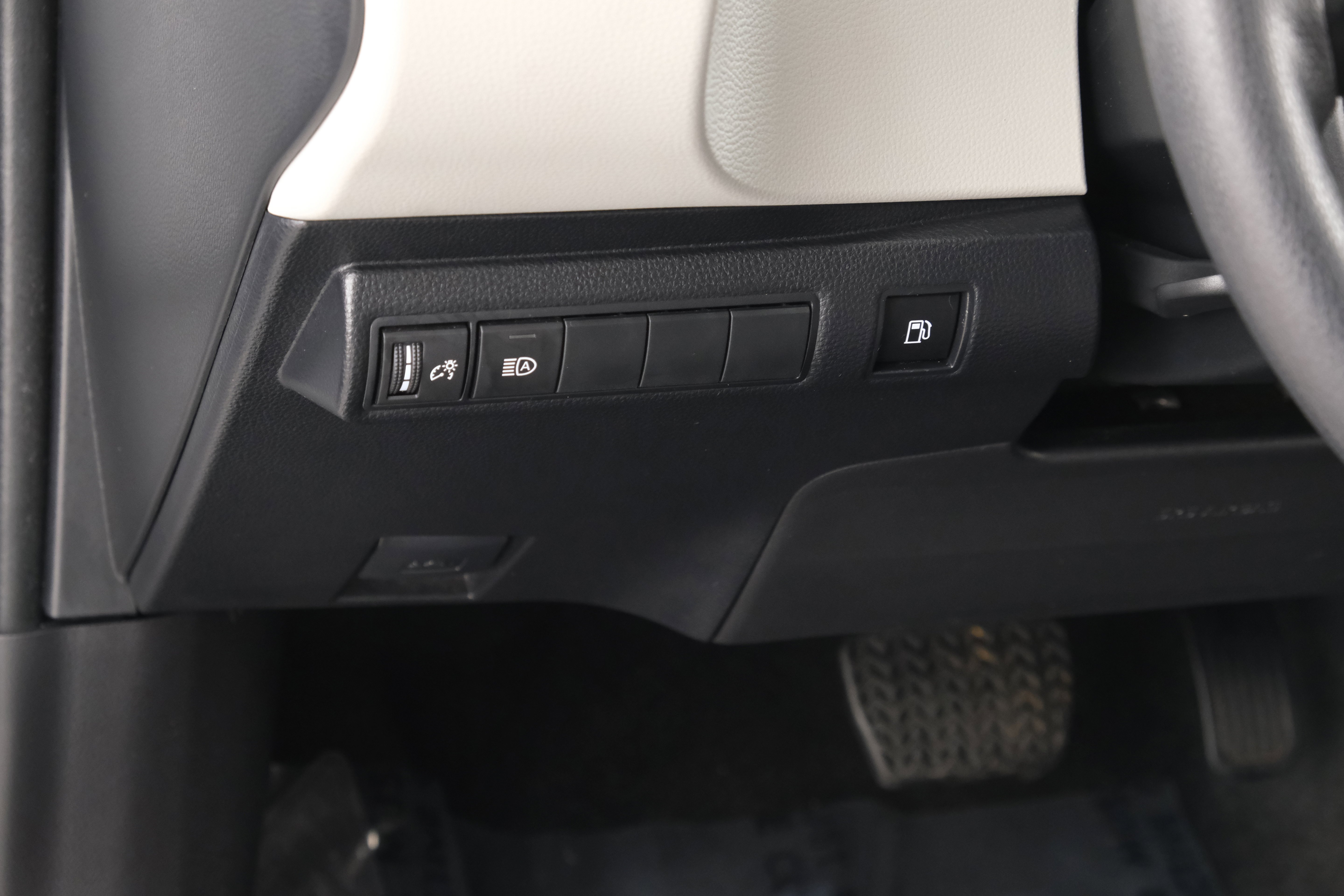 2024 Toyota Corolla LE - Photo 28