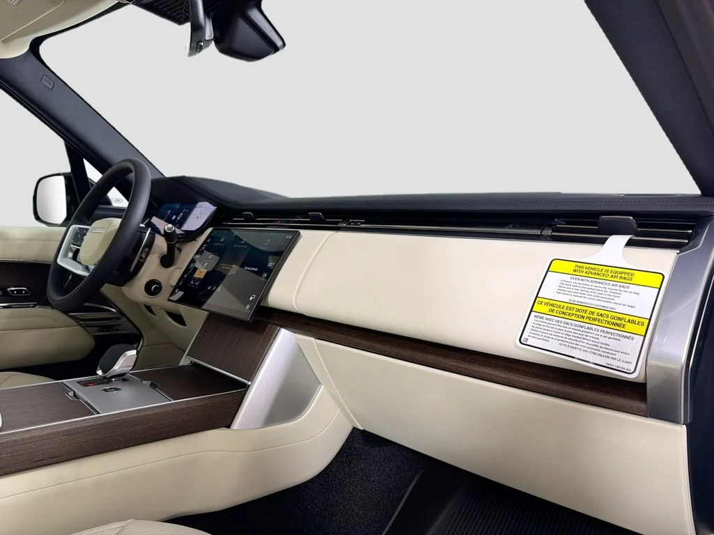 New 2026 Santorini Black Land Rover SE image 31