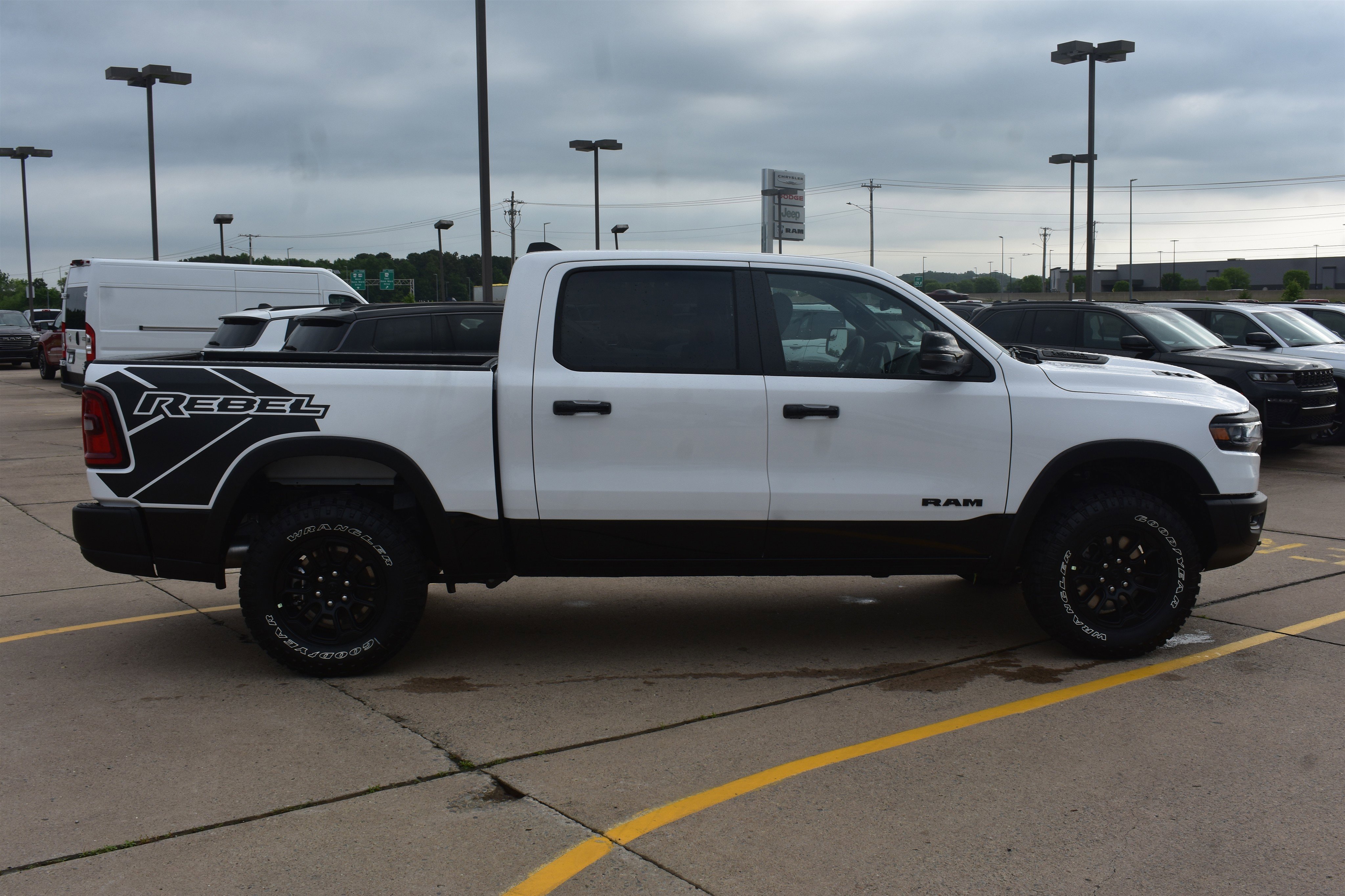 New 2026 Bright White Clear-Coat Exterior Paint RAM Rebel image 4