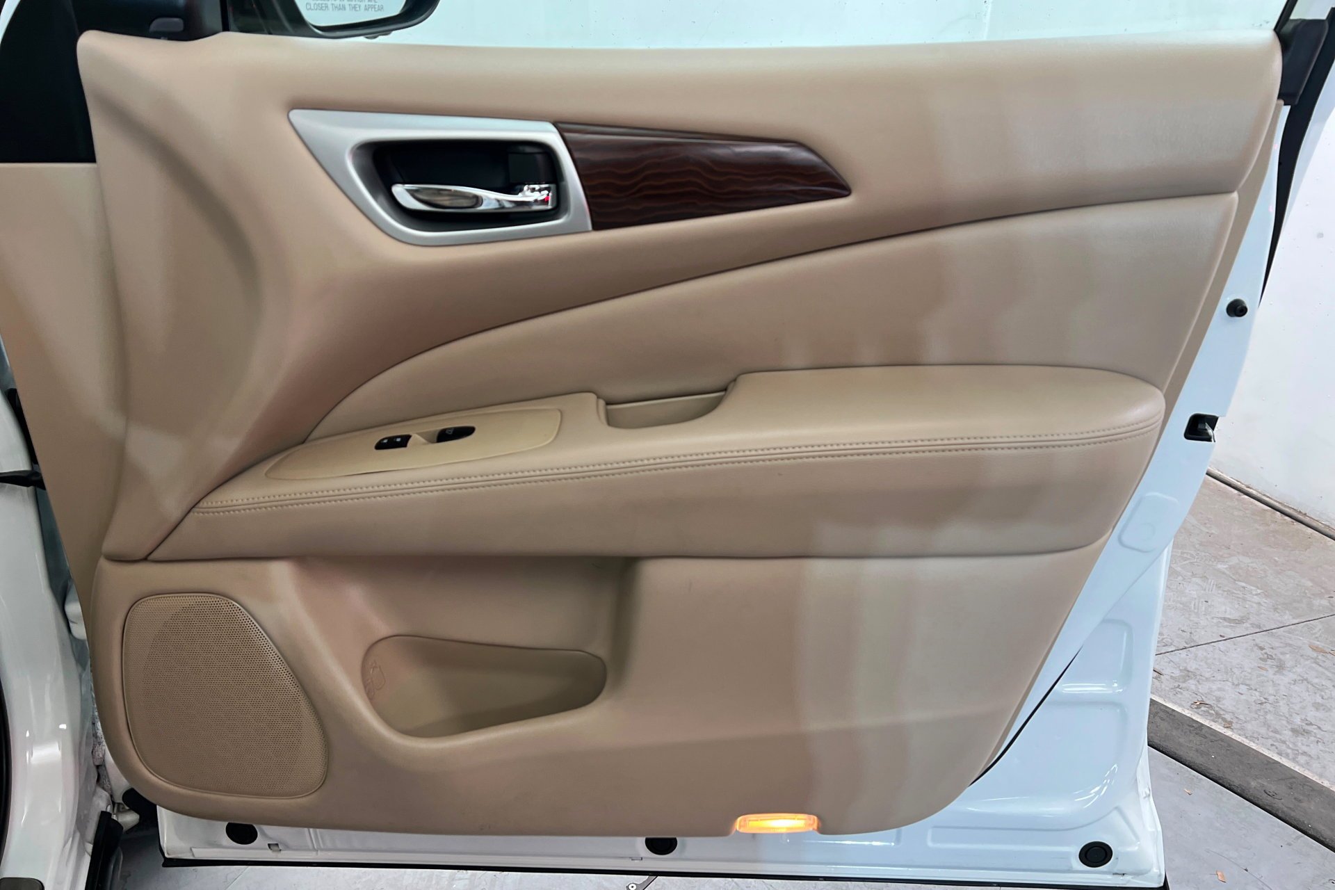 Used 2020 Pearl White Tricoat Nissan Platinum image 25