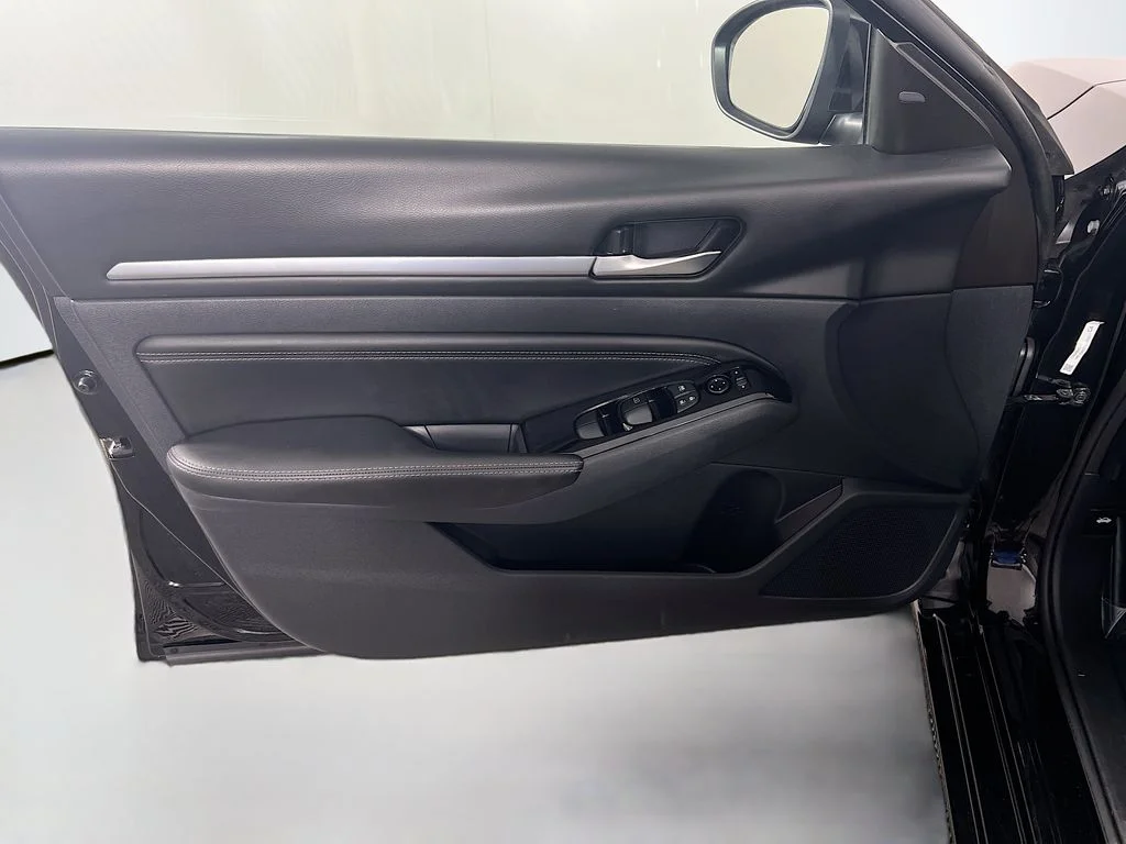 2022 Nissan Altima SV - Photo 17