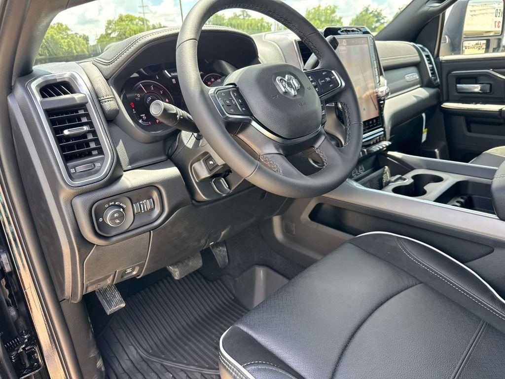 New 2026 Diamond Black Crystal Pearl-Coat Exterior Paint RAM Laramie image 44