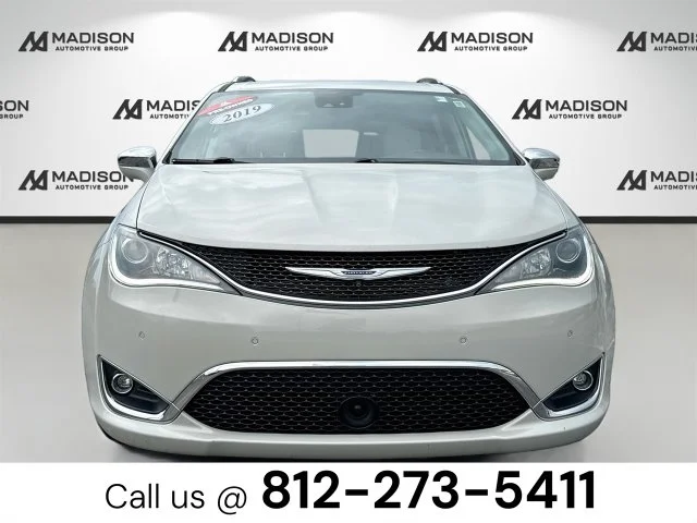 Used 2019 White Chrysler Limited image 2