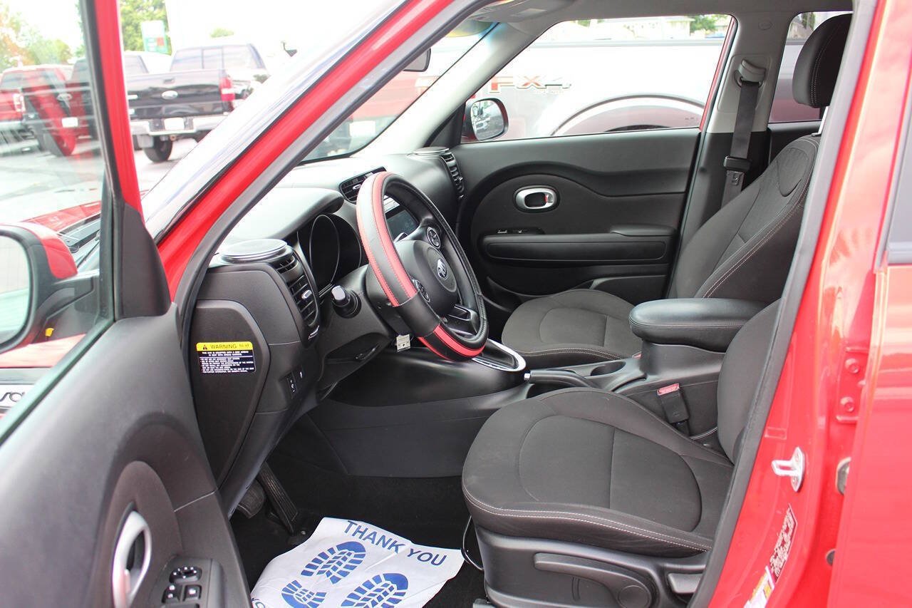 Used 2019 Inferno Red Kia Base 4dr Crossover 6A image 8