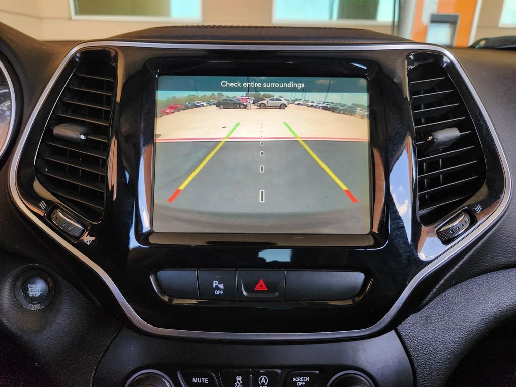 Used 2019 Diamond Black Crystal Pearlcoat Jeep Limited image 18