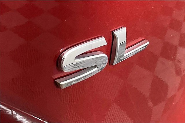 Used 2015 Red Nissan SL image 15