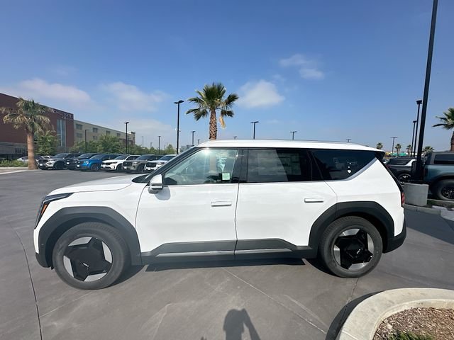 New 2026 Glacial White Pearl Kia Wind AWD image 4