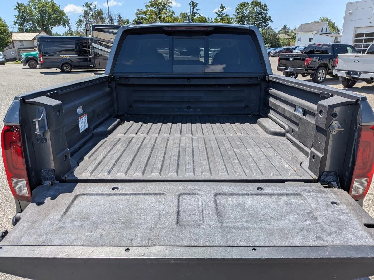 Used 2017 Grey Honda 4wd Crew Cab Touring image 7