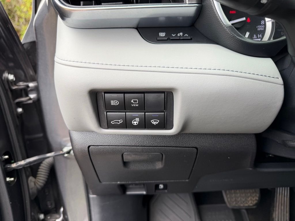 Used 2022 Magnetic Gray Metallic Toyota Platinum image 17