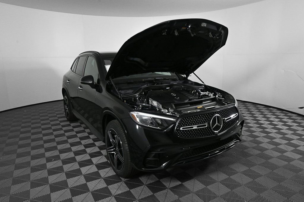New 2026 Black Mercedes-Benz GLC 300 image 33