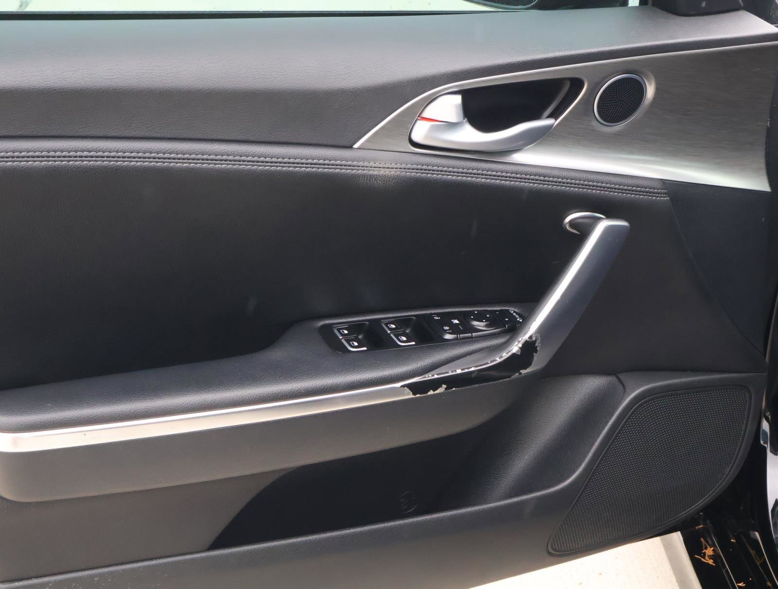 2022 Kia Stinger GT1 - Photo 15