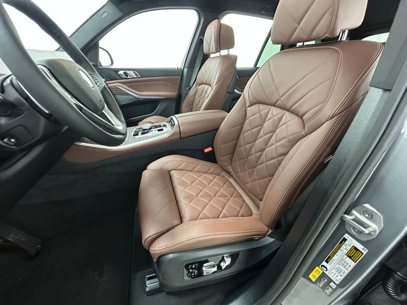 New 2026 Skyscraper Grey Metallic BMW xDrive50e image 30