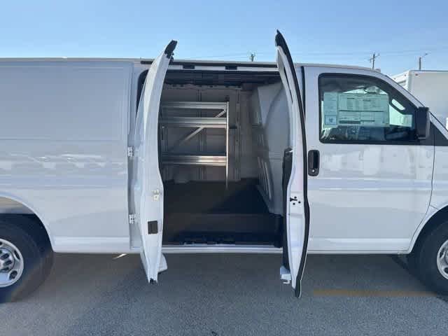 New 2025 Summit White Chevrolet WT image 8