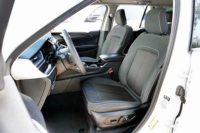 Used 2023 White Jeep Laredo image 15
