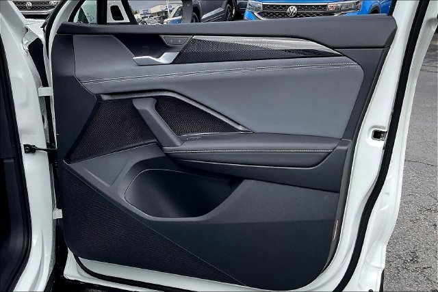 2025 Volkswagen Tiguan SE - Photo 27